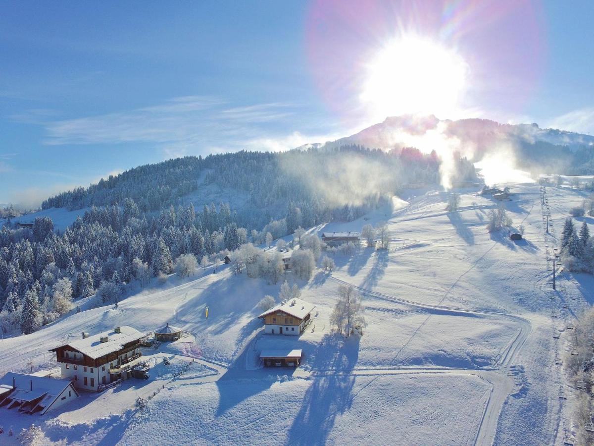 Chalet On The Ski Slope In St Johann In Tyrol Apfeldorf エクステリア 写真